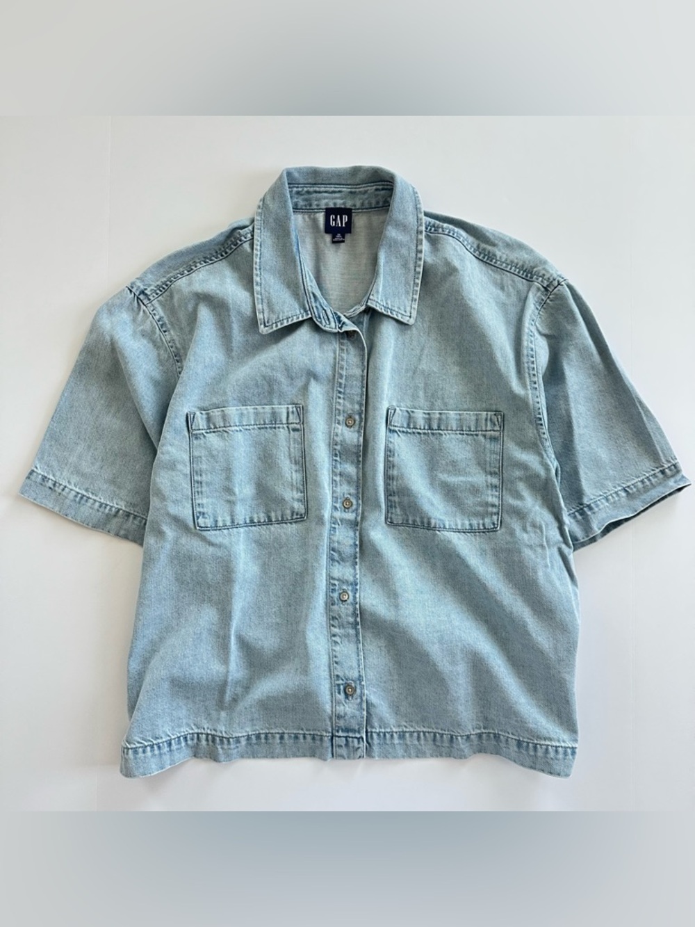 GAP UltraSoft Cropped Denim Shirt in Light Wash | XLT | NWOT - Picture 2 of 7